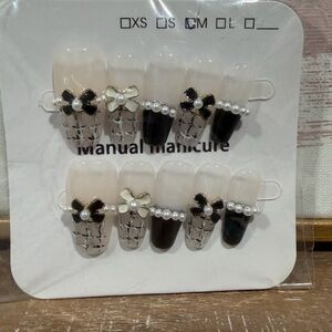 Elegant Black and White Press On Nail Set- Size Medium